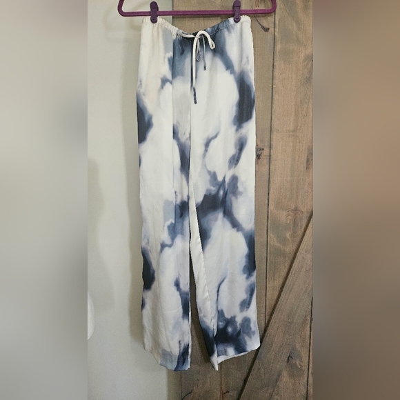 H&M Wide leg satin pull on Tie-Dye Pants in white/blue. Size Medium - Picture 3 of 14